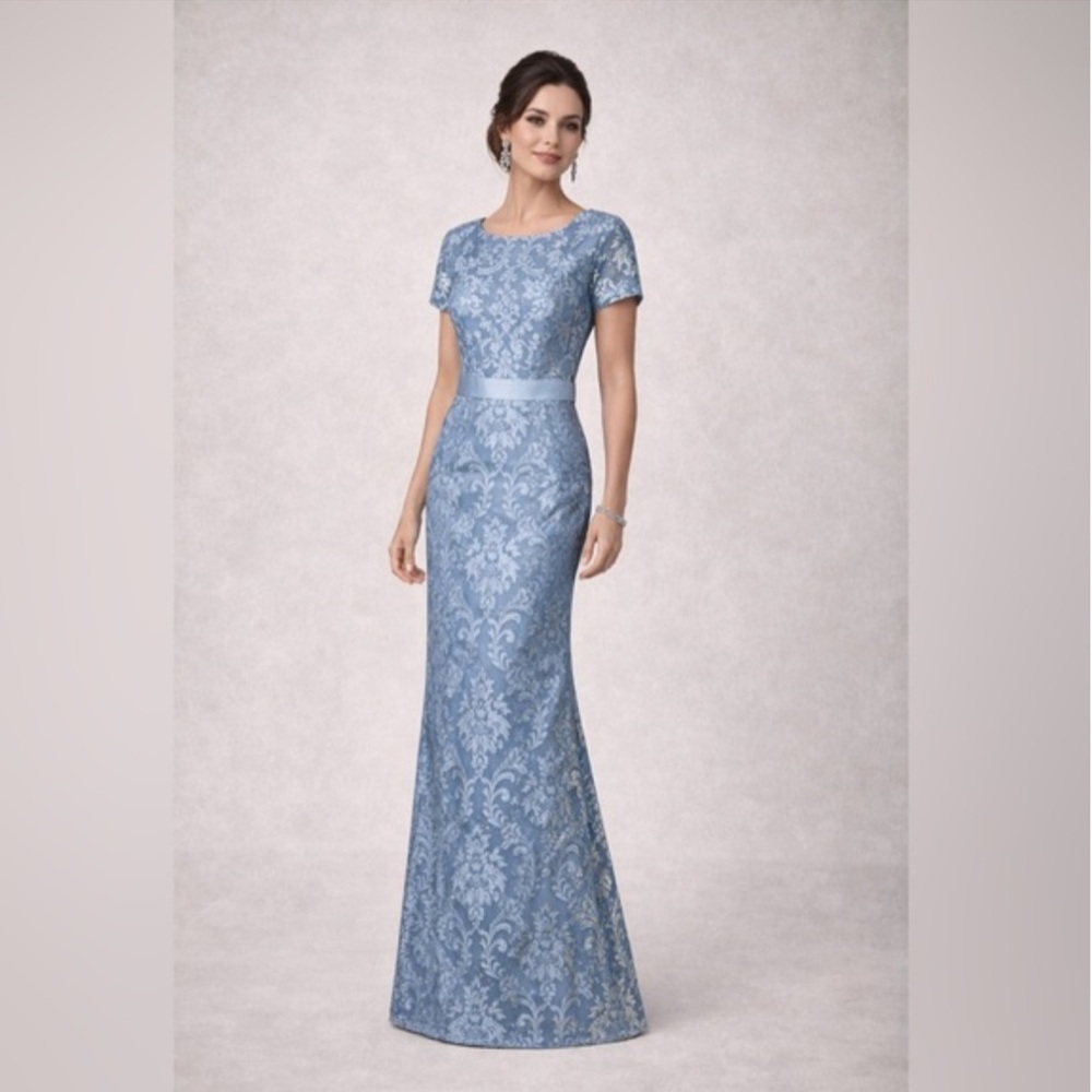 Adrianna Papell Blue Lace Short Sleeve‎ Gown Size 10 Mother of the Bride